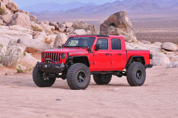 Fabtech 2018 Jeep JL 4WD 4-Door 5in Front Dirt Logic 2.25 Reservoir Shock Absorber
