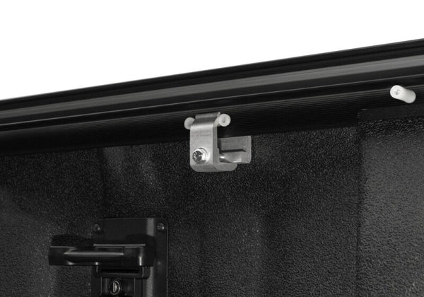 Retrax 2022 Tundra CrewMax 5.5in Bed w/Deck Rail System PowertraxPRO MX